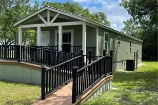 908 N Colorado St, Edna, TX 77957 - Photo 2
