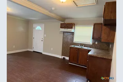 801 E Park Avenue, Victoria, TX 77901 - Photo 2