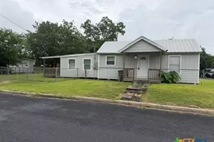 801 E Park Ave, Victoria, TX 77901 - Photo 1