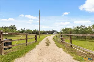 757 Jackson Rd, Kingsbury, TX 78638 - Photo 36