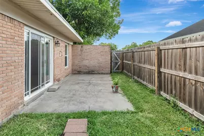 2301 E Walnut Ave, Victoria, TX 77901 - Photo 20