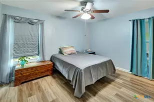 2301 E Walnut Ave, Victoria, TX 77901 - Photo 8
