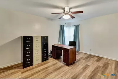 2301 E Walnut Ave, Victoria, TX 77901 - Photo 12