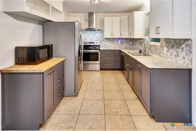2301 E Walnut Ave, Victoria, TX 77901 - Photo 2