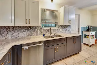 2301 E Walnut Ave, Victoria, TX 77901 - Photo 4