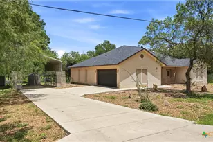 1895 Flaming Oak Dr, New Braunfels, TX 78132 - Photo 2