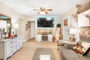 524 E 13th Ave, Belton, TX 76513 - Photo 8