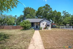 524 E 13th Ave, Belton, TX 76513 - Photo 2