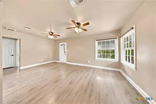 524 E 13th Ave, Belton, TX 76513 - Photo 6