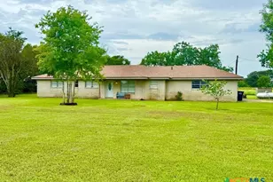 3652 FM1822, Edna, TX 77957 - Photo 2