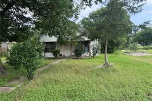 206 Farish Ave, Rosebud, TX 76570 - Photo 2