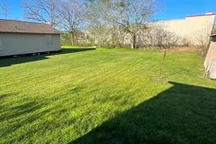 436 Illinois St, Bloomington, TX 77951 - Photo 2