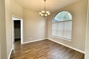 521 Woodlake Dr, Mcqueeney, TX 78123 - Photo 4