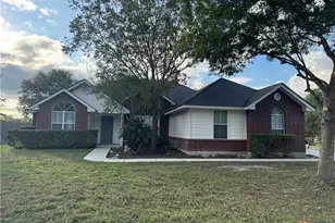 521 Woodlake Dr, Mcqueeney, TX 78123 - Photo 1