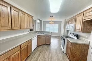 521 Woodlake Dr, Mcqueeney, TX 78123 - Photo 10