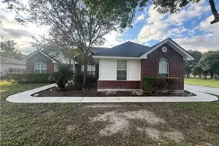 521 Woodlake Dr, Mcqueeney, TX 78123 - Photo 2
