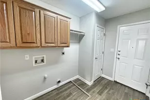 521 Woodlake Dr, Mcqueeney, TX 78123 - Photo 6