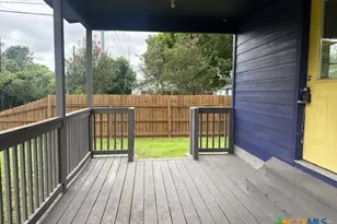 1017 W Nueces St, Victoria, TX 77901 - Photo 12