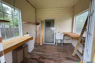 1017 W Nueces St, Victoria, TX 77901 - Photo 16