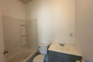 1017 W Nueces St, Victoria, TX 77901 - Photo 24
