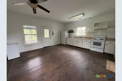 1017 W Nueces Street, Victoria, TX 77901 - Photo 6