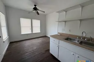 1017 W Nueces St, Victoria, TX 77901 - Photo 22