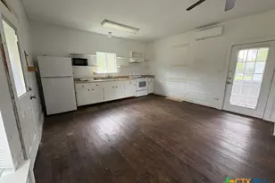 1017 W Nueces St, Victoria, TX 77901 - Photo 4