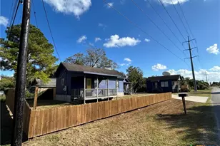 1017 W Nueces St, Victoria, TX 77901 - Photo 2