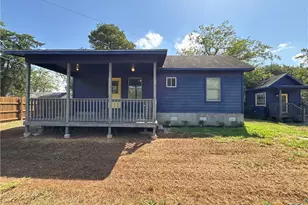 1017 W Nueces St, Victoria, TX 77901 - Photo 4