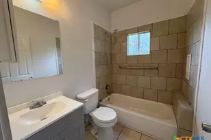 1017 W Nueces St, Victoria, TX 77901 - Photo 8