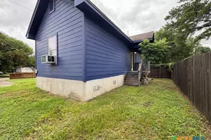 1017 W Nueces St, Victoria, TX 77901 - Photo 14