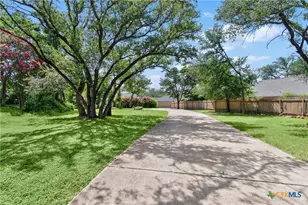 409 Northcliffe Dr, Belton, TX 76513 - Photo 2