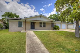608 Creek Dr, New Braunfels, TX 78130 - Photo 2