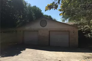 1305 N Bishop St, San Marcos, TX 78666 - Photo 1