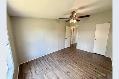 319 E Zipp Road, New Braunfels, TX 78130 - Photo 14