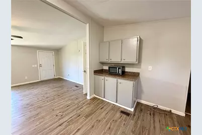 319 E Zipp Road, New Braunfels, TX 78130 - Photo 6