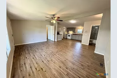 319 E Zipp Road, New Braunfels, TX 78130 - Photo 2