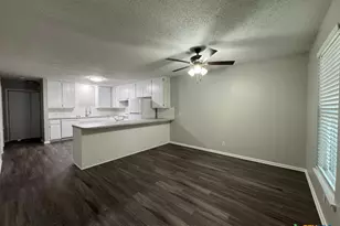 905 Simpson Rd, Victoria, TX 77904 - Photo 2