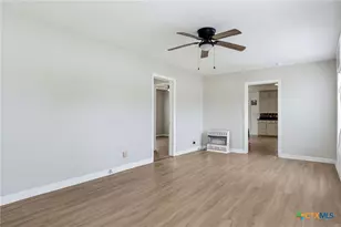 212 S 26th St, Temple, TX 76501 - Photo 4