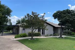 17 Oakmont Cir, Belton, TX 76513 - Photo 2