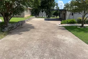 17 Oakmont Cir, Belton, TX 76513 - Photo 6