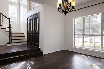 207 Champions Row, Victoria, TX 77904 - Photo 4