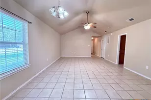 1035 Helen Dr, New Braunfels, TX 78130 - Photo 4