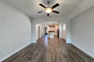 1324 Spring Row St, New Braunfels, TX 78130 - Photo 2