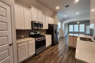 1324 Spring Row St, New Braunfels, TX 78130 - Photo 8