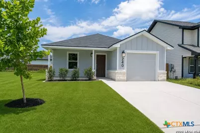 240 W Martindale St, Seguin, TX 78155 - Photo 2