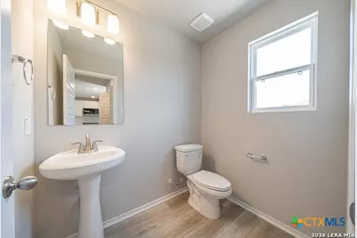 304 W Martindale, Seguin, TX 78155 - Photo 8