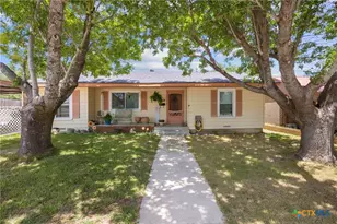 1007 W Ave A, Lampasas, TX 76550 - Photo 2