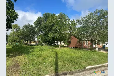 719 S Benavides Street, Port Lavaca, TX 77979 - Photo 2