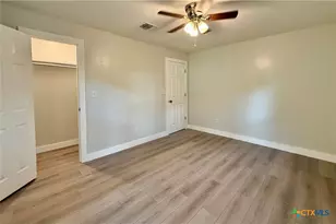 307 S East St, Edna, TX 77957 - Photo 32